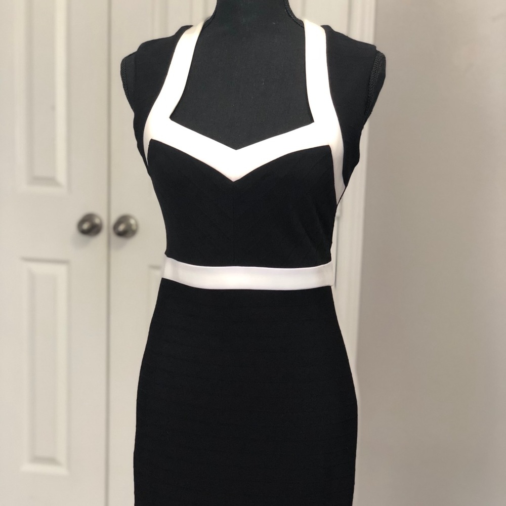 Fitted Dress 🖤🤍